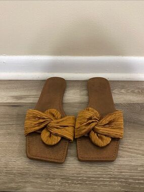Women’s Mustard Knot Slide Sandals